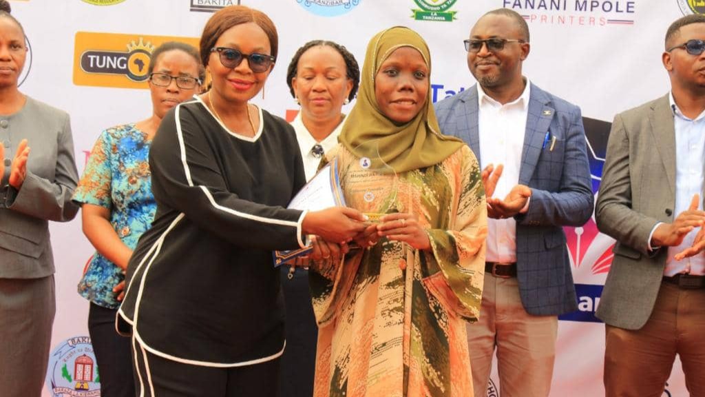 Uelimishaji wa bima kwa njia ya fasihi: Visa na Mikasa kumi na moja vyaandikwa