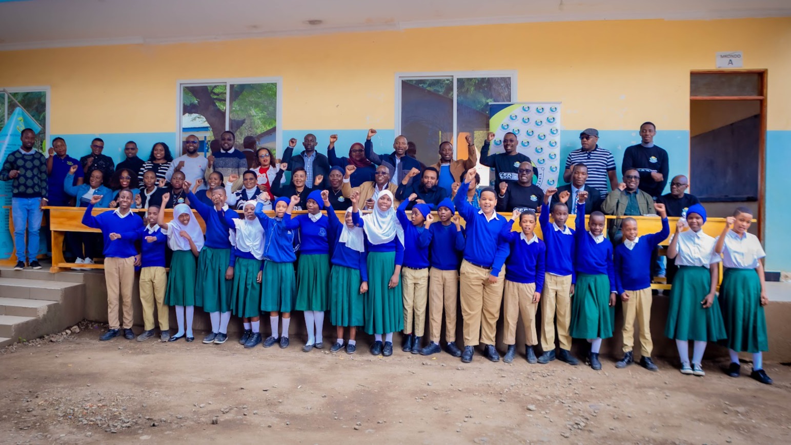 Tunarudisha kwa Jamii; Wadau Sekta ya Bima wachangia madawati Shule ya Msingi Meru Arusha